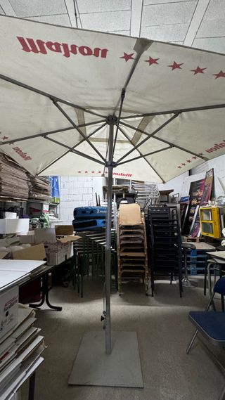 Sombrilla Mahou  con Pie.