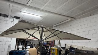 Sombrilla Mahou  con Pie.