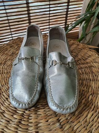 Loafers prateados pele italiana.