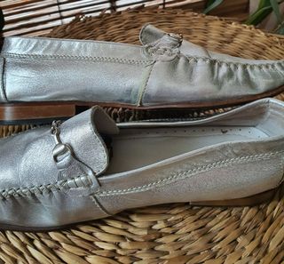 Loafers prateados pele italiana.