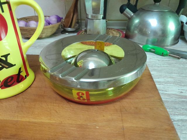 POSACENERE, SIFONE E CARAFFA + J&B GIFT