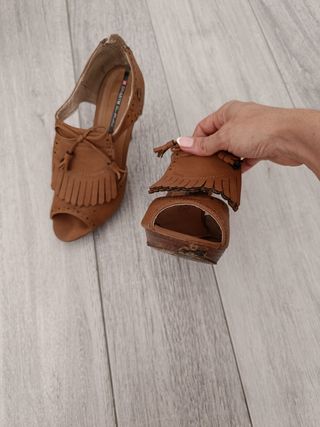 Zapatos de tacón marrones