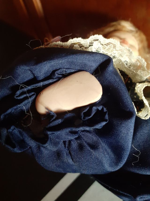 Bambola da collezione di fine porcellana