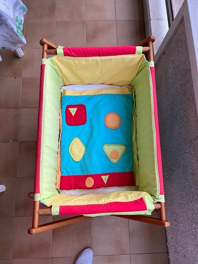 Mini cuna de madera