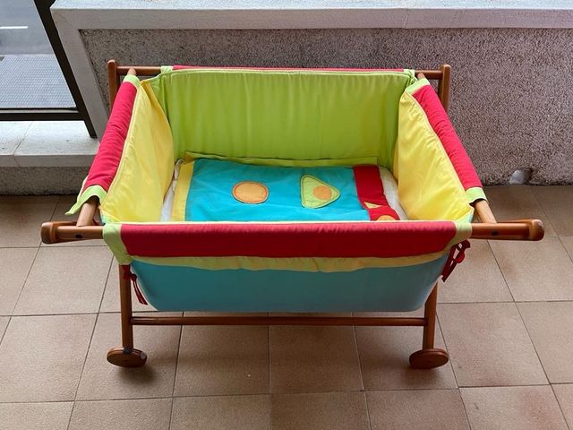 Mini cuna de madera