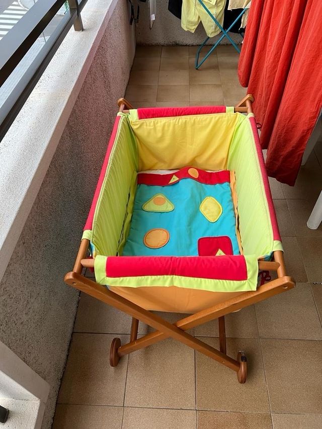 Mini cuna de madera