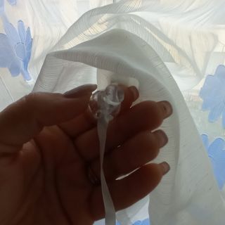 1 tenda bianca con fiori azzurri per bastone 