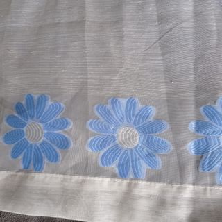 1 tenda bianca con fiori azzurri per bastone 