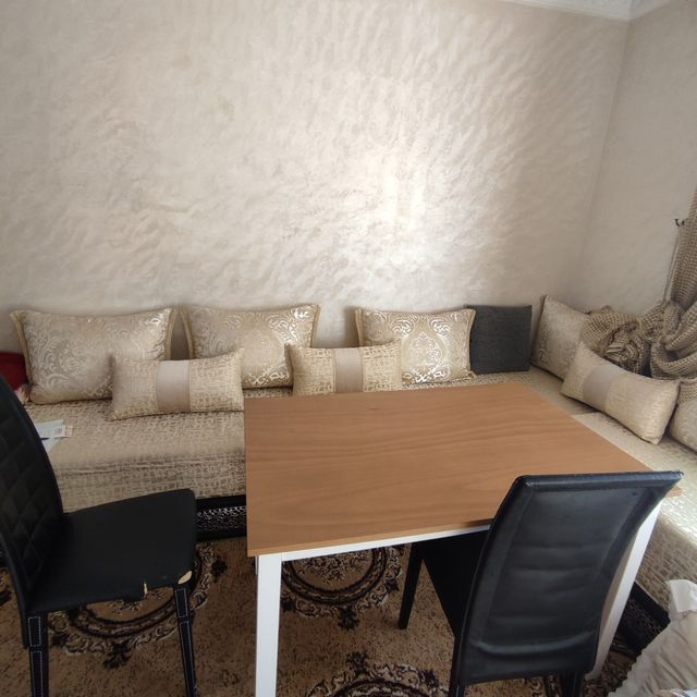 Mesa de jantar em madeira