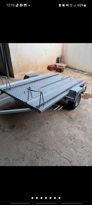 Se alquila carro para motos