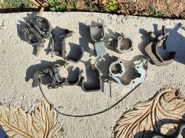 Enganches para focos y andamios