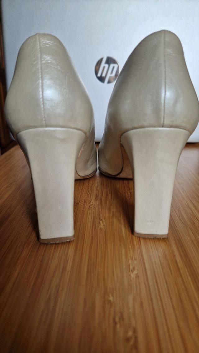 Zapatos de piel de tacón alto