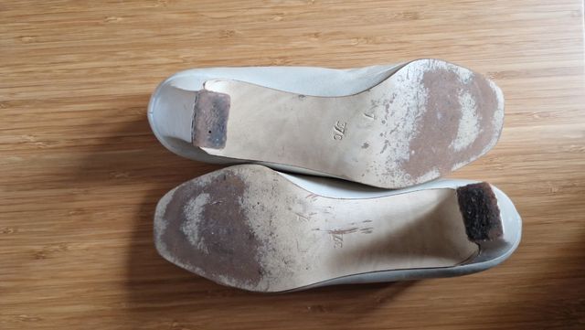 Zapatos de piel de tacón alto