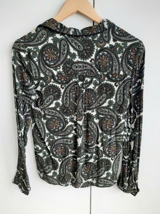 Camisa paisley de Zara