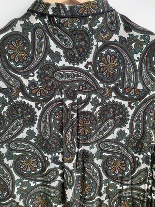 Camisa paisley de Zara