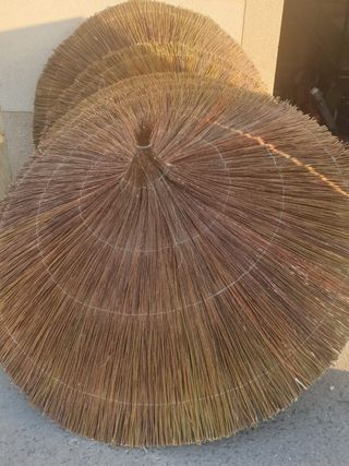 Se hacen sombrillas y pergolas. Ect