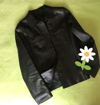 BLASIER/CHAQUETA corta negra  de piel T.P (40/42.)