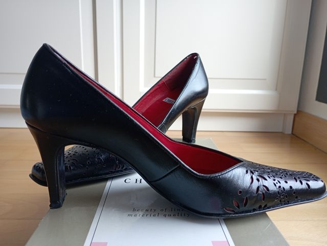 Salones negros tacón Chelsei