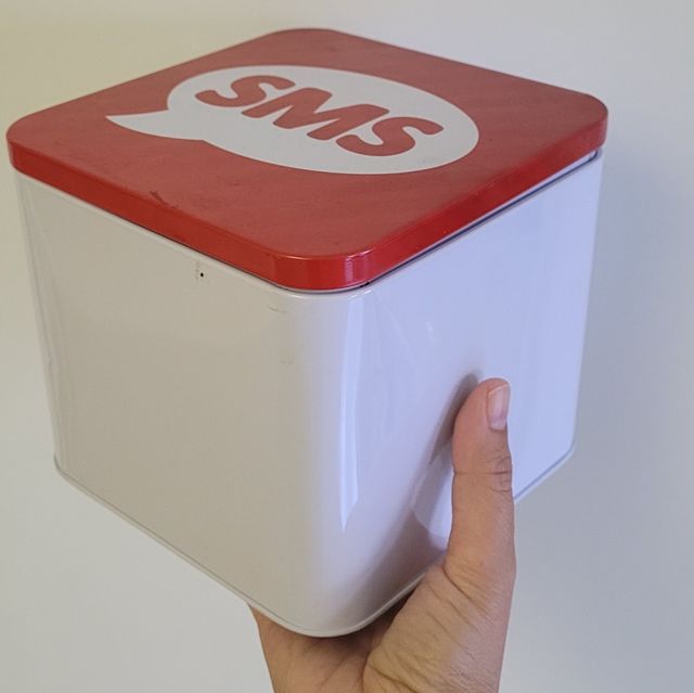 Caja metálica decorativa con tapa