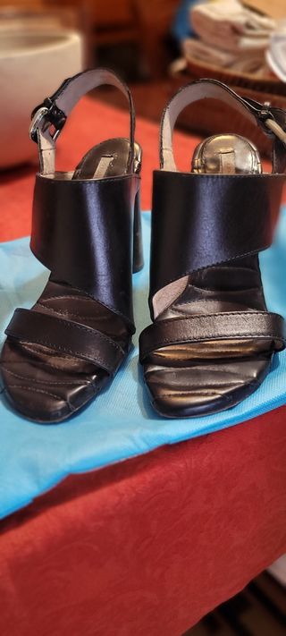 Sandalias negras piel 