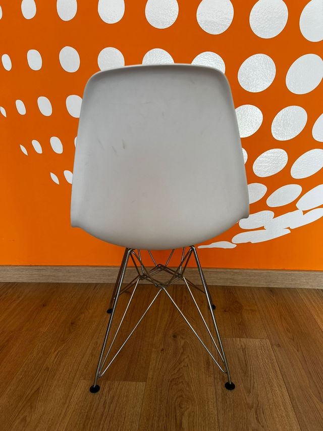 Lote 4 sillas Nórdicas