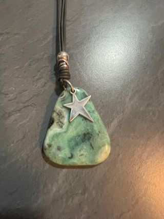 Collar piedra verde