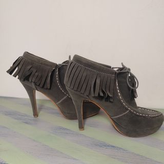 Zapatos abotinados de ante