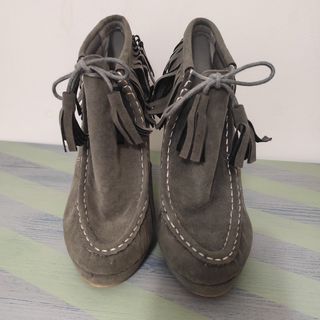 Zapatos abotinados de ante