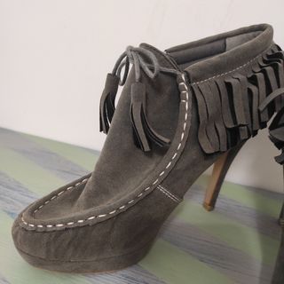 Zapatos abotinados de ante