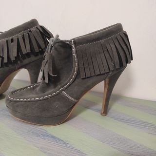 Zapatos abotinados de ante