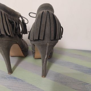 Zapatos abotinados de ante