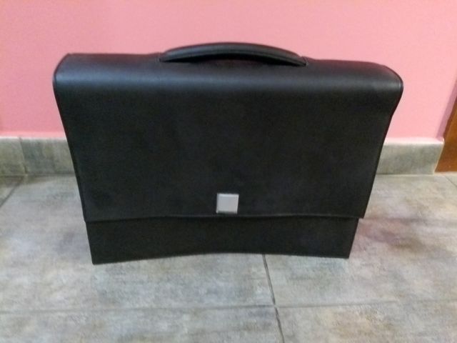 MALETIN NEGRO DE PIEL