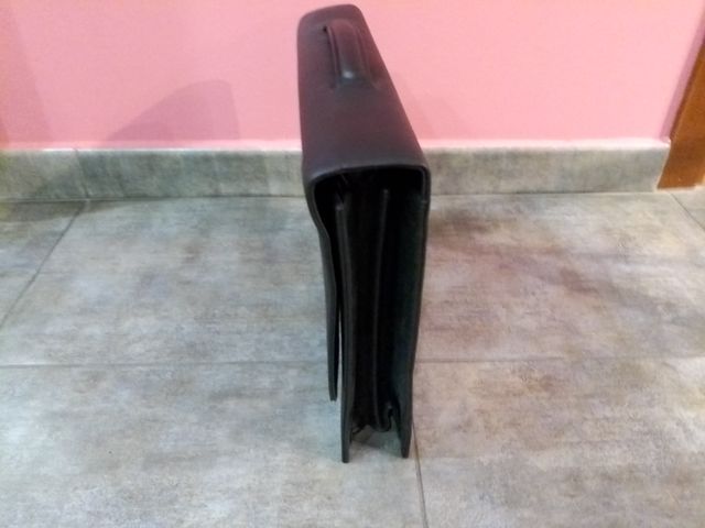 MALETIN NEGRO DE PIEL