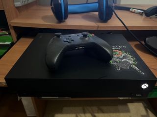 XBox One X 1TB