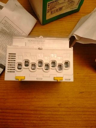 Contador Digital trifásico Schneider