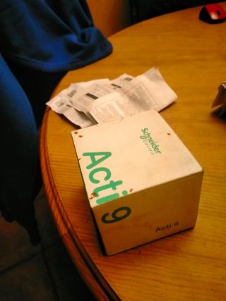 Contador Digital trifásico Schneider