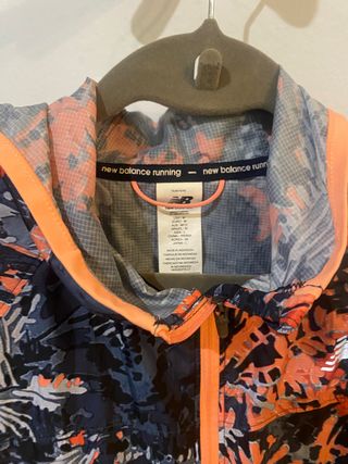 Chaqueta cortavientos running New Balance