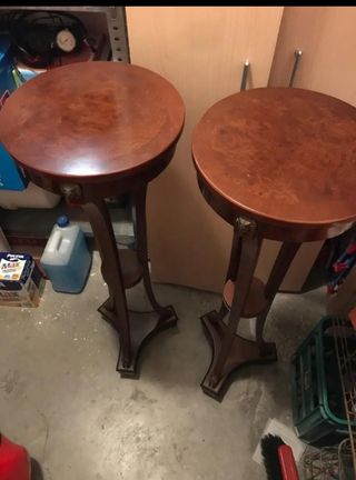 FIGURAS MUJER CERAMICA Y PIE DE MADERA