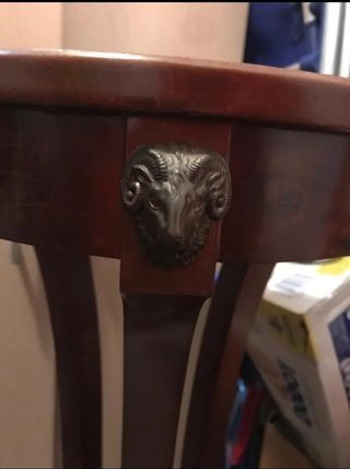 FIGURAS MUJER CERAMICA Y PIE DE MADERA