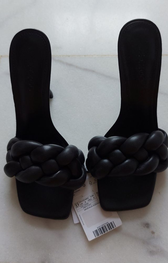 Sandalias tacon de Mango. Talla 37. Color negro