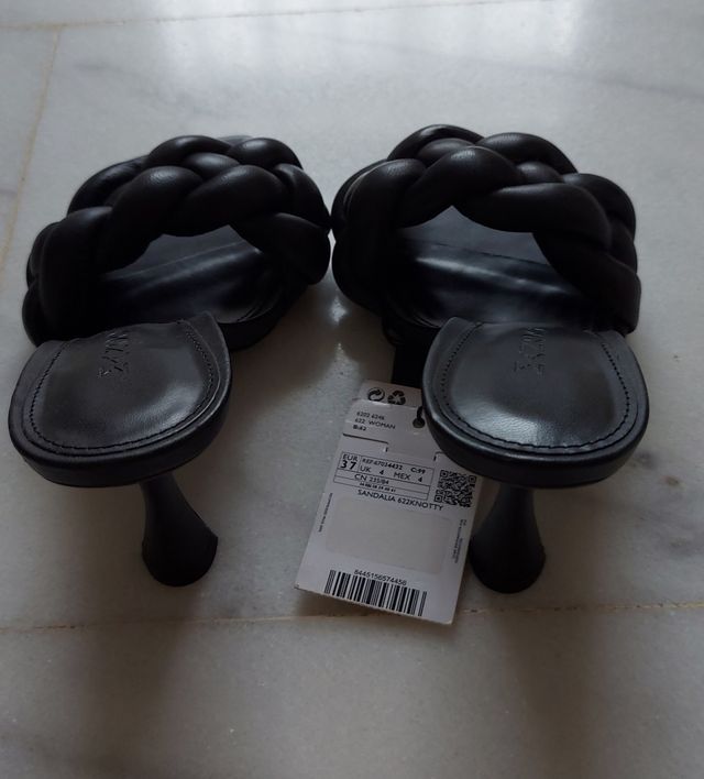 Sandalias tacon de Mango. Talla 37. Color negro