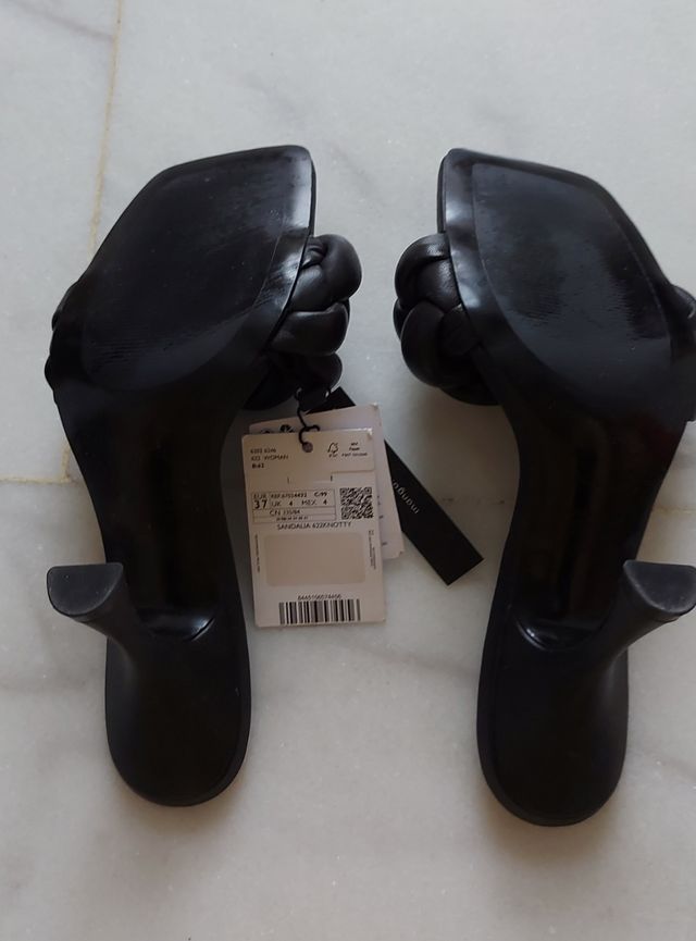 Sandalias tacon de Mango. Talla 37. Color negro