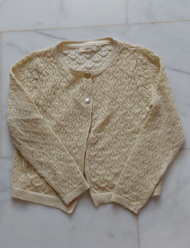 Rebeca color dorada de Sfera. Talla 5-6