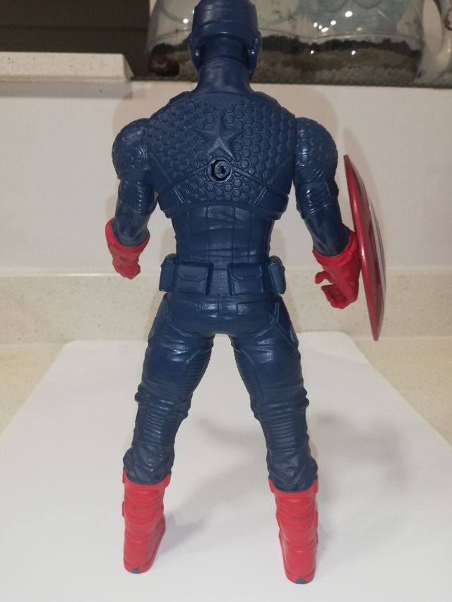 Figura Capitán América Hasbro 24 cm