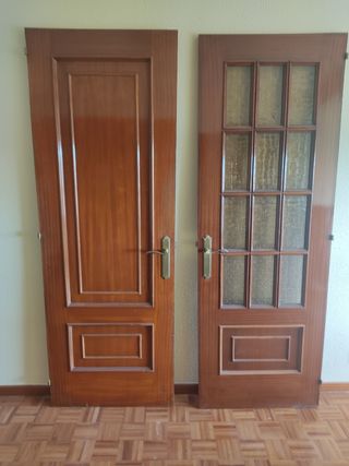 Puerta de madera maciza para interiores