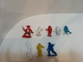 Figuras de astronautas, indio y vaqueros pvc