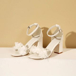 Zapatos de novia floral romántico
