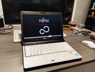 ➤ Potente y liviano portátil Fujitsu.