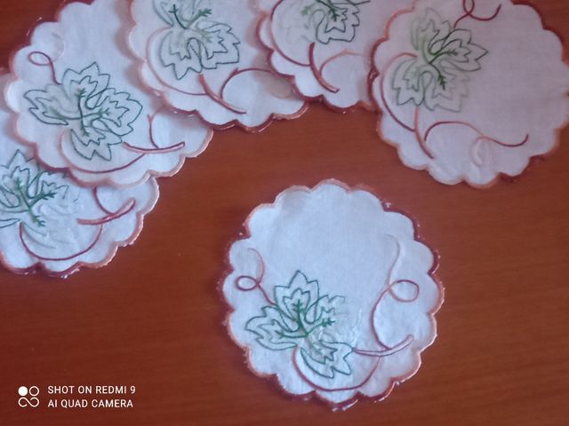 Sottobicchieri ricamati a mano