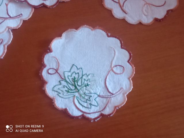 Sottobicchieri ricamati a mano